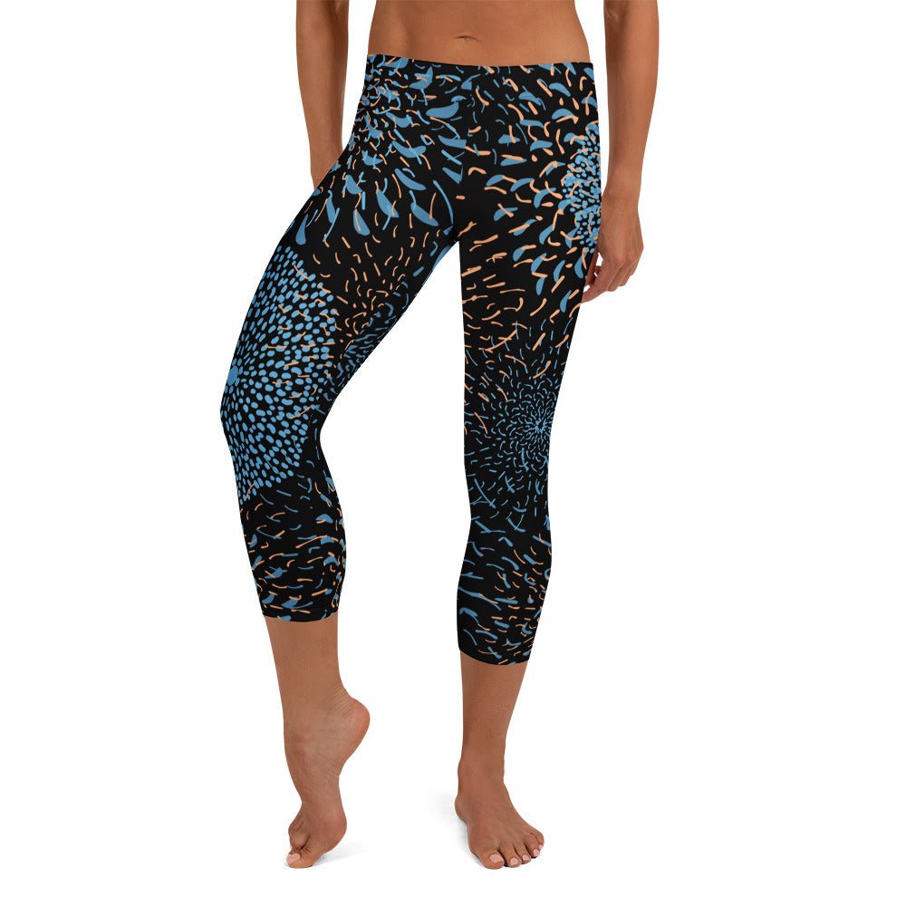 Capri - Leggings Blau Schwarz – Energie - Leggings mit 3/4 - Länge, UV - Schutz & 4 - Wege - Stretch | Stylische Activewear für Damen - YogaStylz