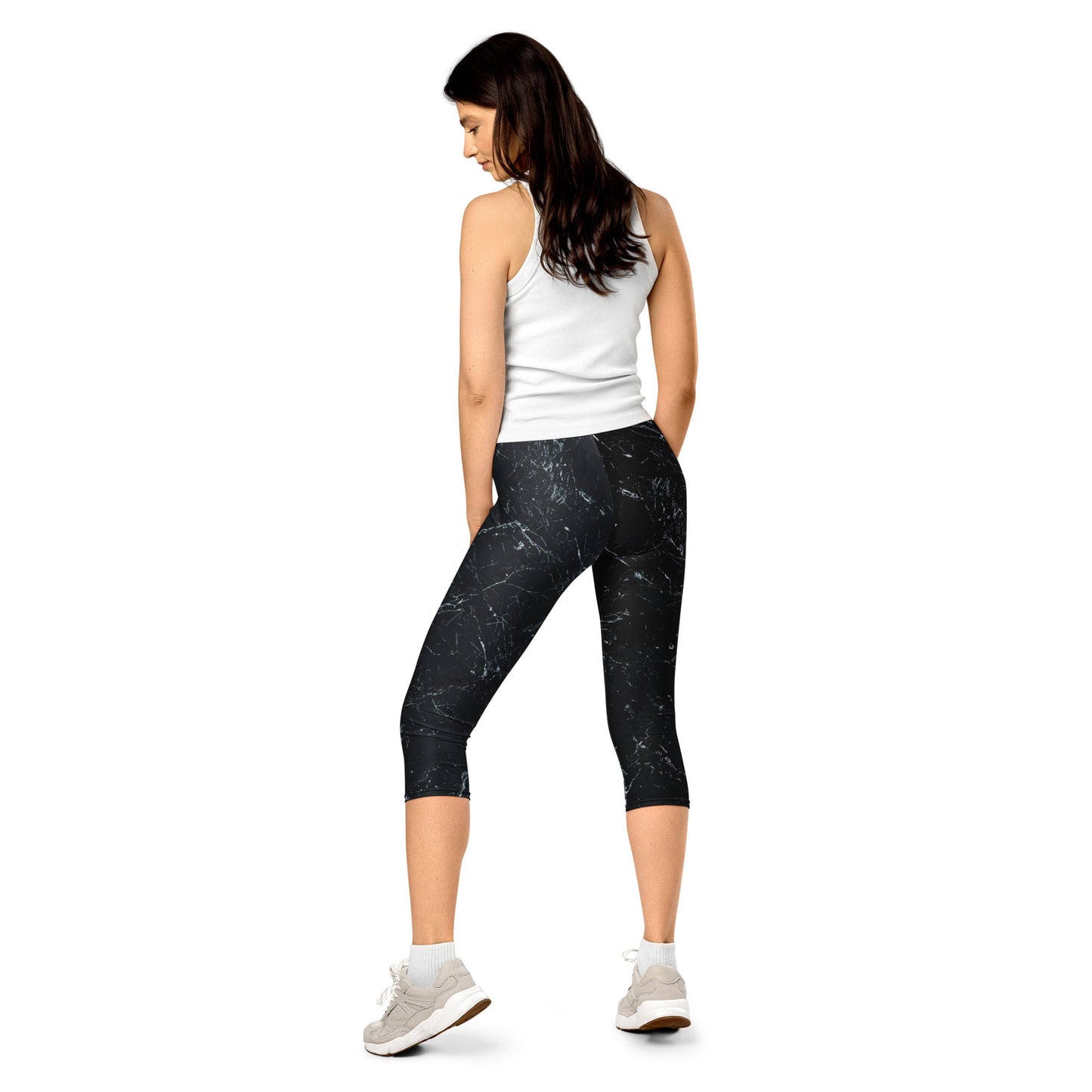 Capri - Leggings Schwarz Marmor – 3/4 Sportleggings mit UV - Schutz & 4 - Wege - Stretch | Minimalistische Activewear Damen - YogaStylz