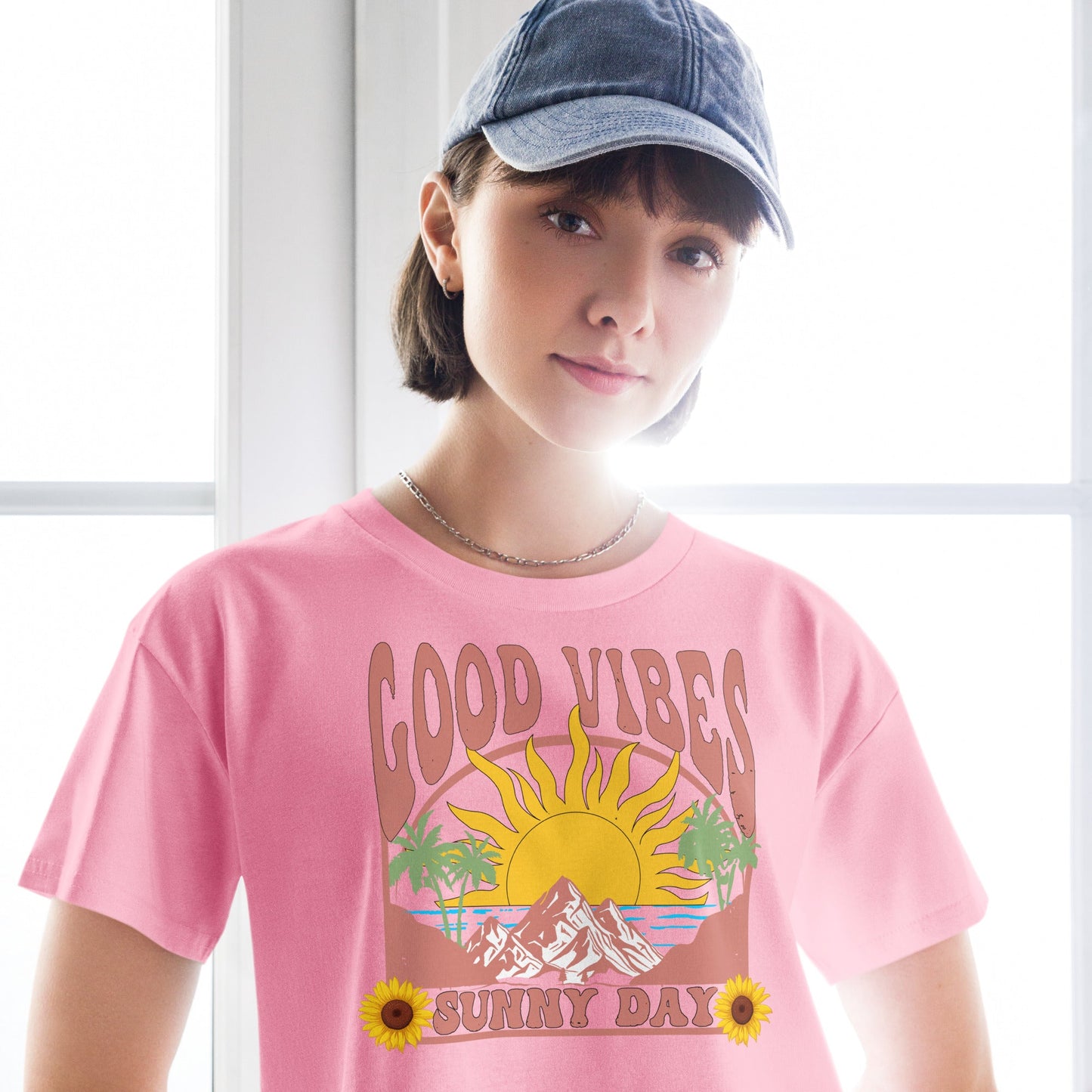 Crop - Top mit Good Vibes & Sunny Day Print – Sommer - Shirt Damen | Lockere Passform aus Baumwolle | Retro Boho Style - YogaStylz