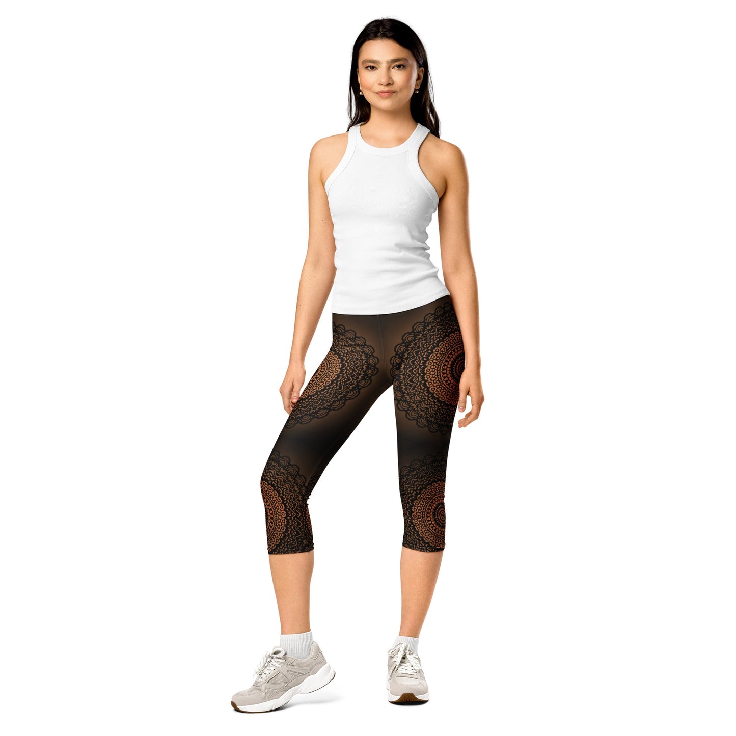 Mandala Capri - Leggings Braun Schwarz – 3/4 Yogahose mit UV - Schutz & Stretch | Boho Activewear Damen mit figurformendem Sitz - YogaStylz