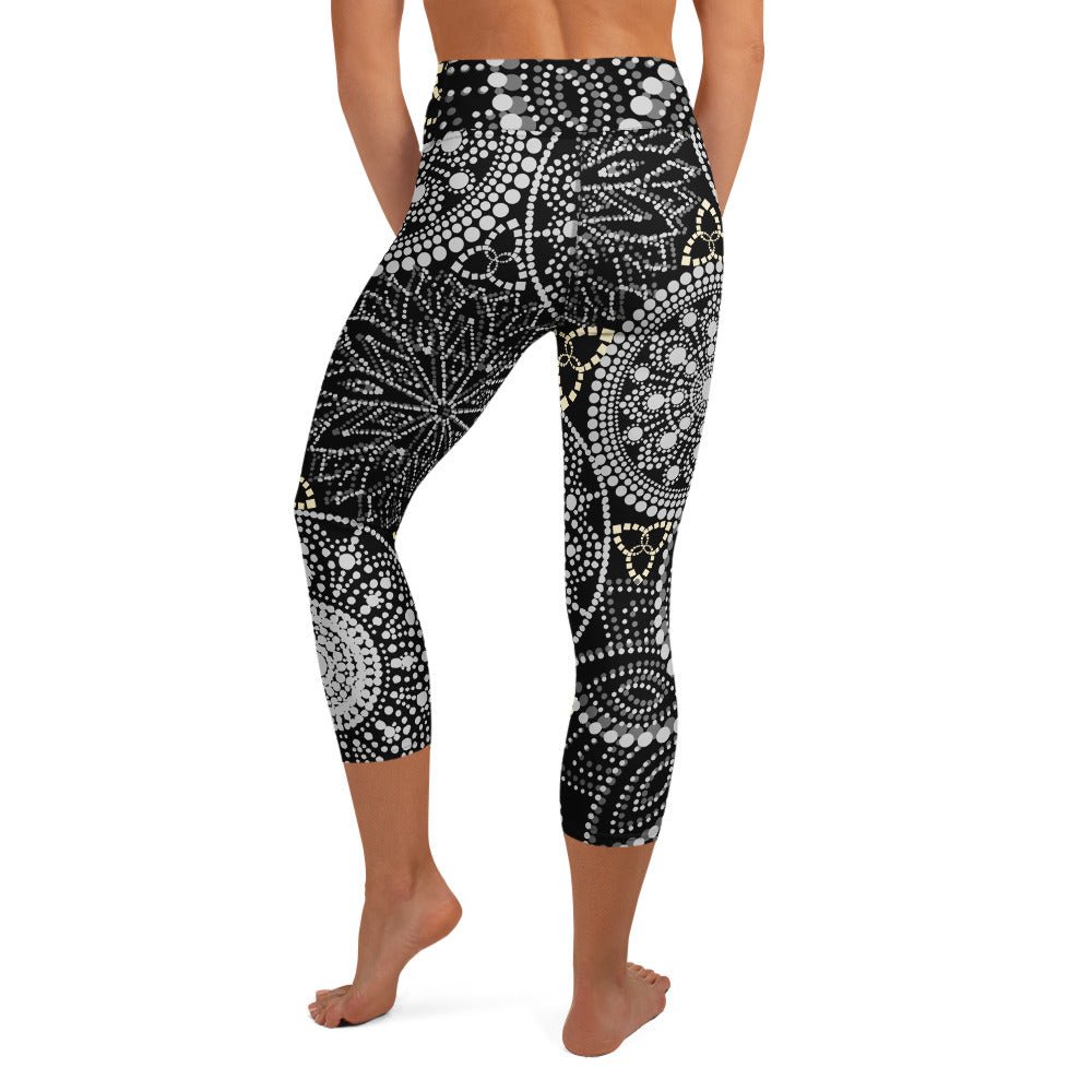 Mandala Capri - Yoga - Leggings Schwarz Weiß – Hoher Bund & 4 - Wege - Stretch | Bequeme Wadenleggings für Damen im Boho - Stil - YogaStylz