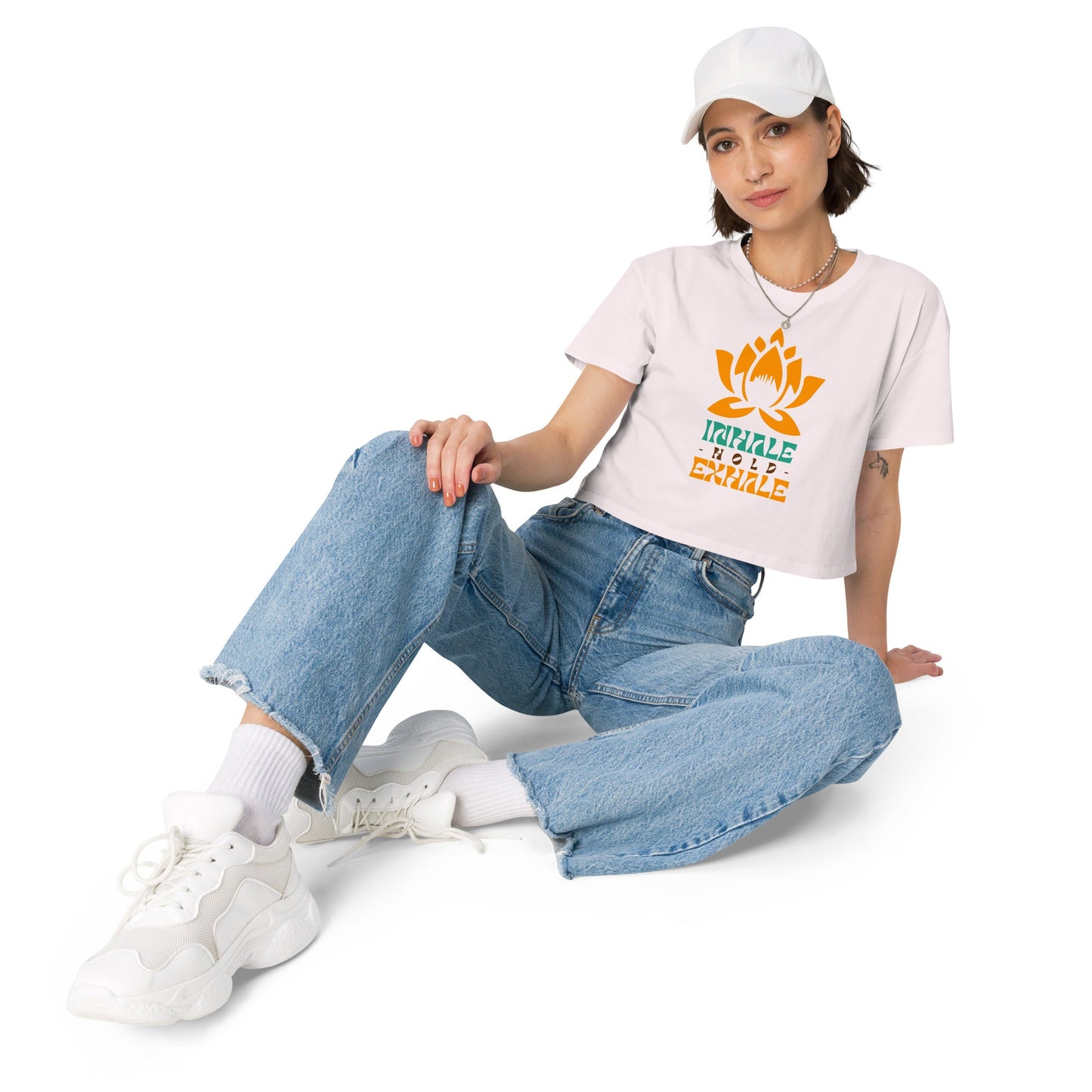 Crop - Top mit Lotus & „Inhale Hold Exhale“ - Print – Lockeres Sommer - Shirt aus Baumwolle | Achtsame Yoga Streetwear Damen - YogaStylz