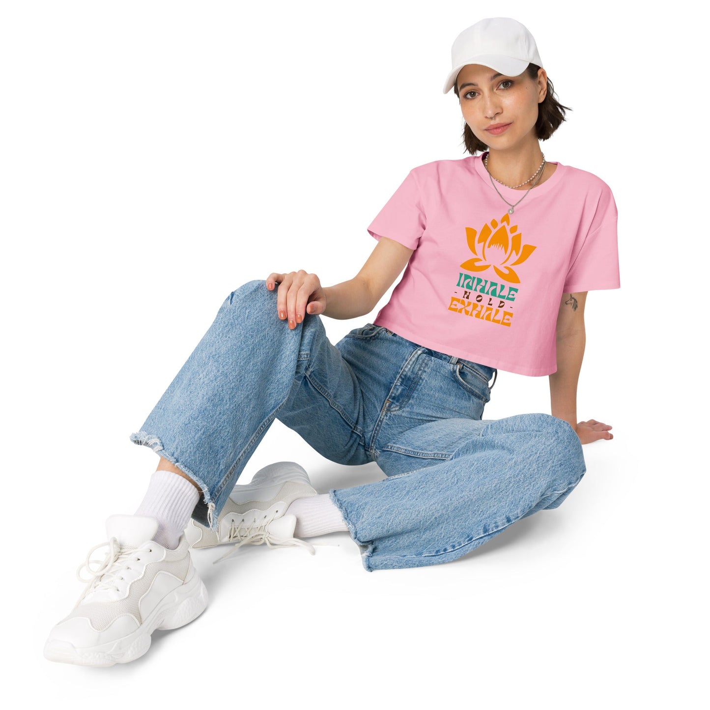 Crop - Top mit Lotus & „Inhale Hold Exhale“ - Print – Lockeres Sommer - Shirt aus Baumwolle | Achtsame Yoga Streetwear Damen - YogaStylz