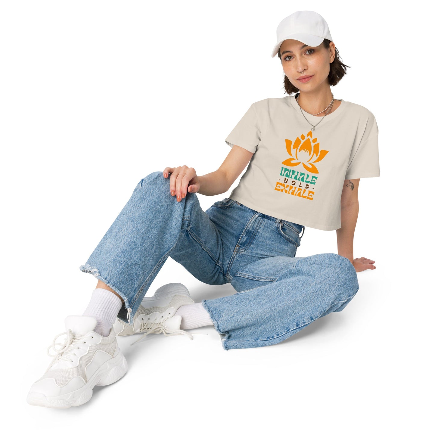 Crop - Top mit Lotus & „Inhale Hold Exhale“ - Print – Lockeres Sommer - Shirt aus Baumwolle | Achtsame Yoga Streetwear Damen - YogaStylz