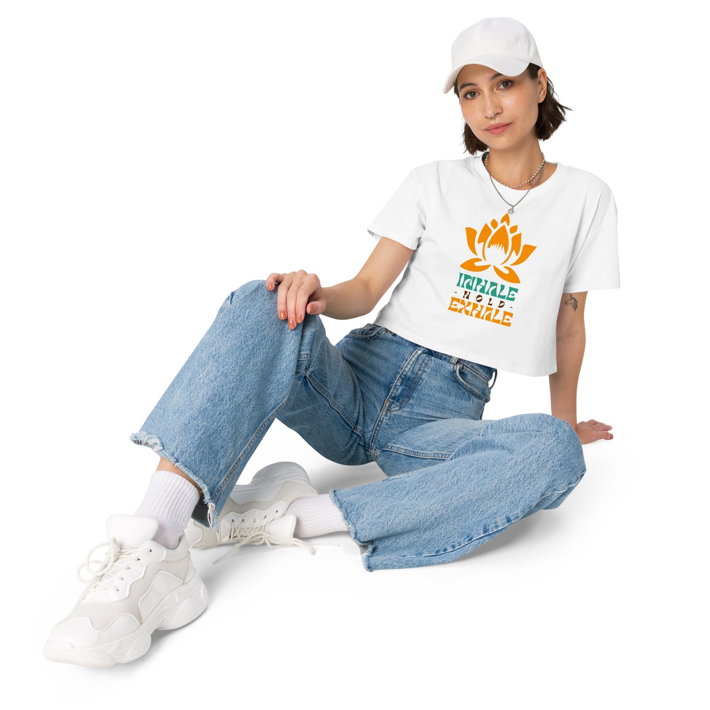 Crop - Top mit Lotus & „Inhale Hold Exhale“ - Print – Lockeres Sommer - Shirt aus Baumwolle | Achtsame Yoga Streetwear Damen - YogaStylz
