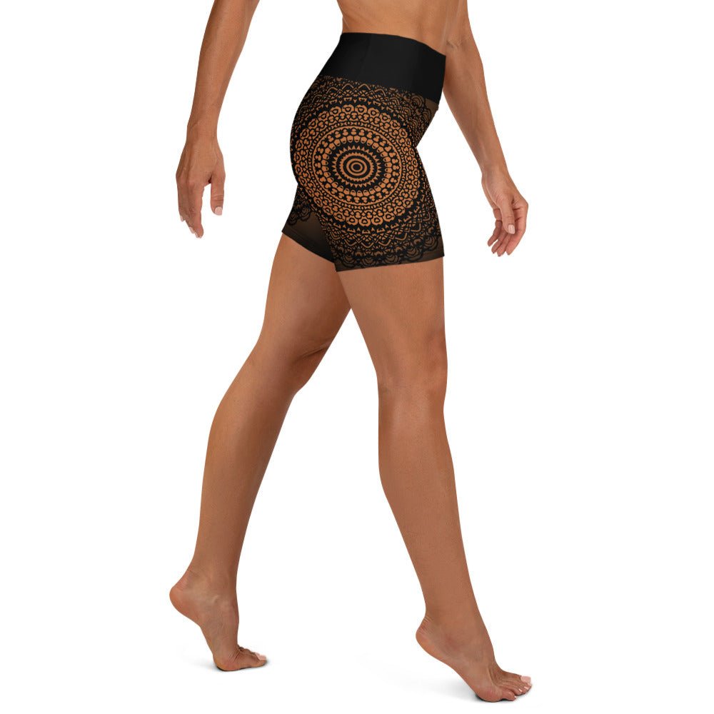 Mandala Shorts Braun Schwarz – Boho Sport - Shorts mit hohem Bund & 4 - Wege - Stretch | Figurbetont & weich für Workout & Yoga - YogaStylz