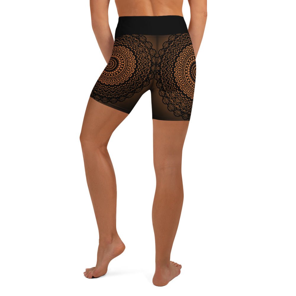 Mandala Shorts Braun Schwarz – Boho Sport - Shorts mit hohem Bund & 4 - Wege - Stretch | Figurbetont & weich für Workout & Yoga - YogaStylz