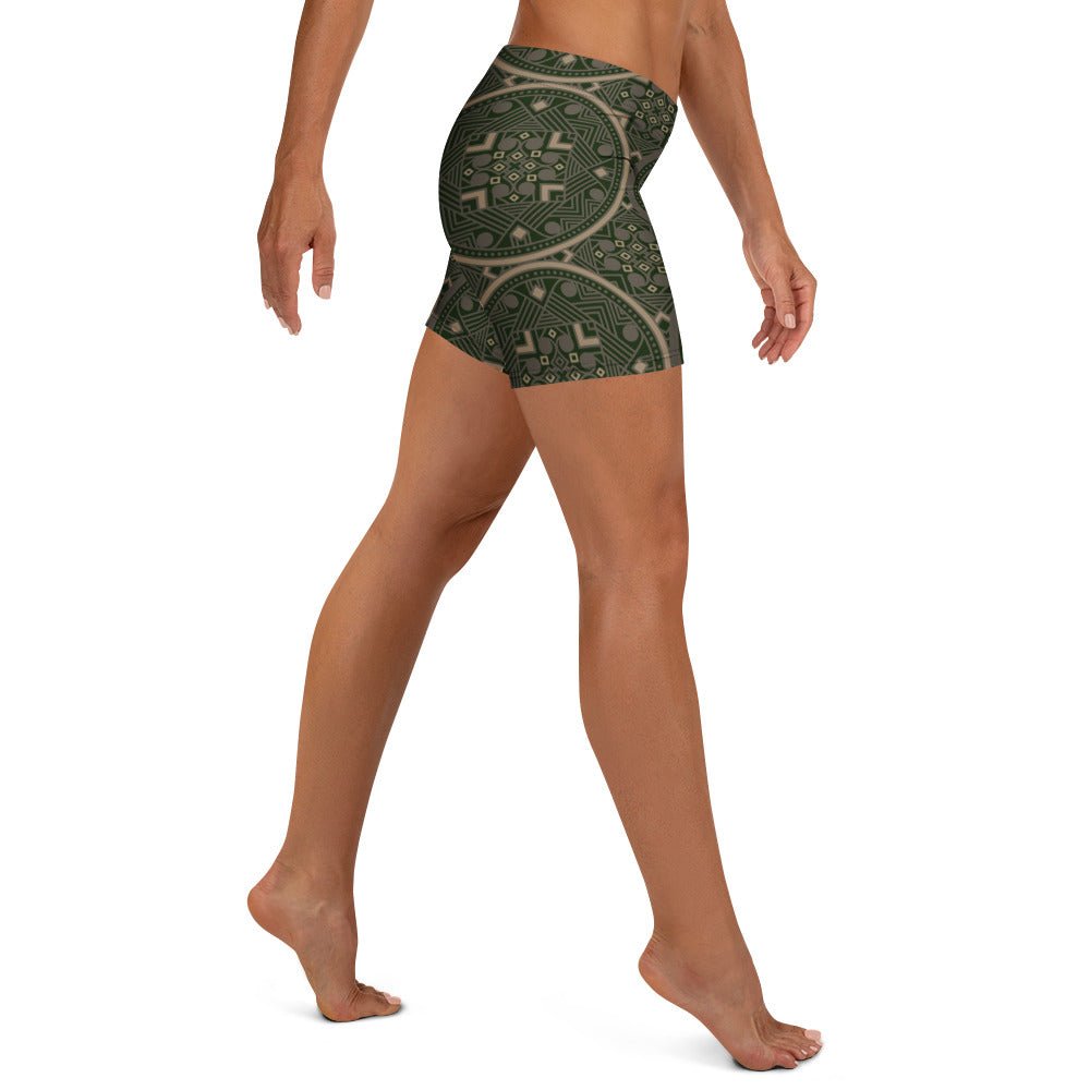 Mandala Shorts Grün – Boho Performance - Shorts mit orientalischem Muster & elastischem Bund | Stretch - Sportshorts für Damen - YogaStylz