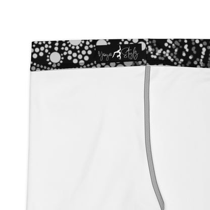 Mandala Shorts Schwarz Weiß – Boho Stretch - Shorts mit 4 - Wege - Stretch & elastischem Bund | Sportlich & bequem - YogaStylz