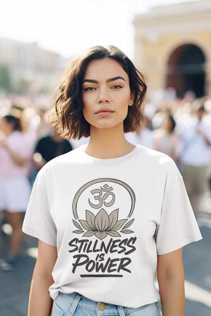 Stillness is Power T-Shirt – Streetwear Unisex Shirt aus 100 % Baumwolle – Achtsamkeit, Ruhe, Yoga, Mindfulness Look