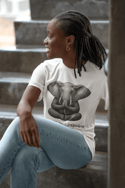 T-Shirt Elefant – Stillness builds strength – Achtsamkeit Yoga Shirt – Unisex aus 100 % Baumwolle – Tiermotiv Streetwear - YogaStylz