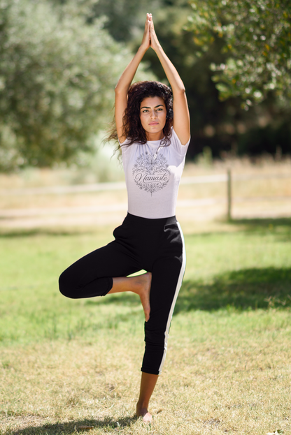Bio-Baumwoll-T-Shirt - Boho Yoga Shirt – Filigranes Mandala Design – Spirituelles T-Shirt