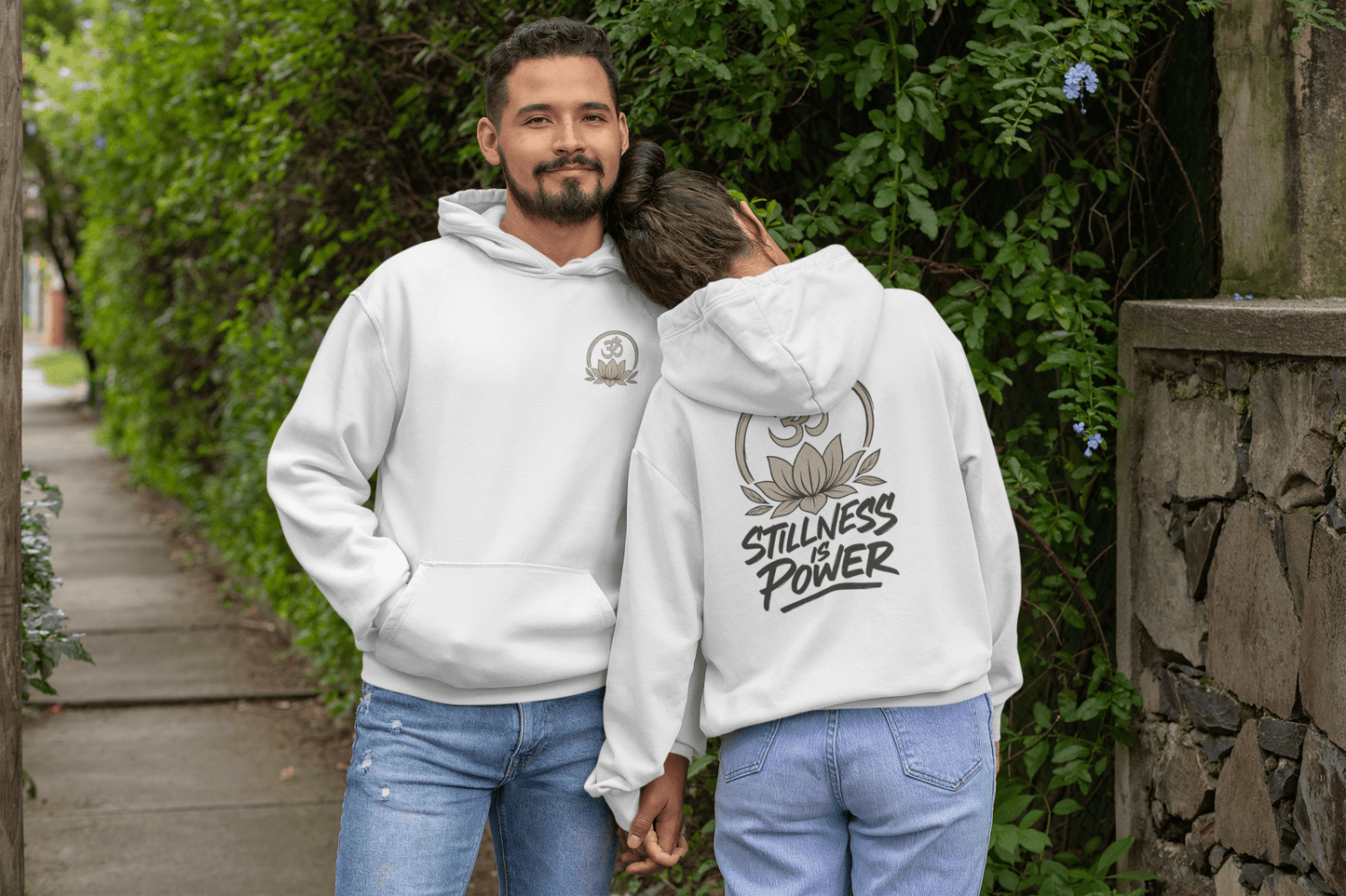 Yoga Hoodie Om Lotus – Stillness is Power – Spiritueller Boho Kapuzenpullover – Unisex – Achtsamkeit Streetwear - Unisex - Kapuzenpullover - YogaStylz