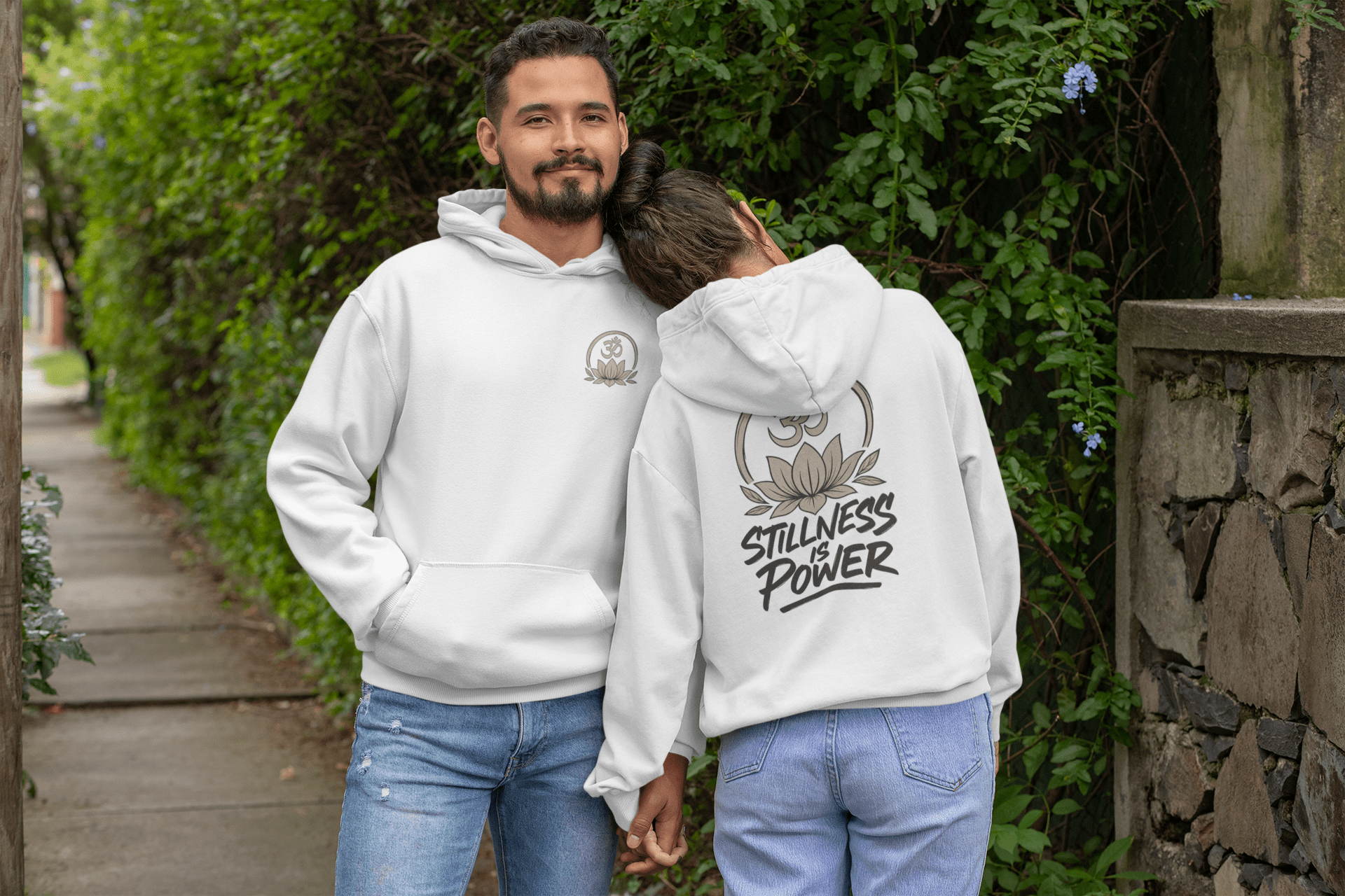 Yoga Hoodie Om Lotus – Stillness is Power – Spiritueller Boho Kapuzenpullover – Unisex – Achtsamkeit Streetwear - Unisex - Kapuzenpullover - YogaStylz